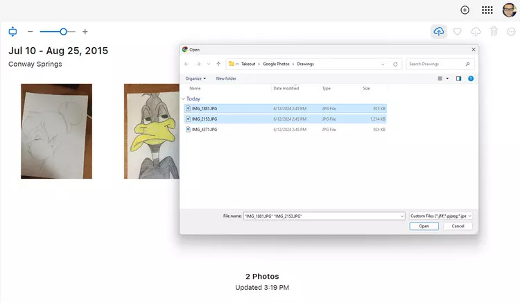تحديد الصور والفيديوهات التي قمت بتنزيلها img credits: Joshua Hawkins @lifewire.com